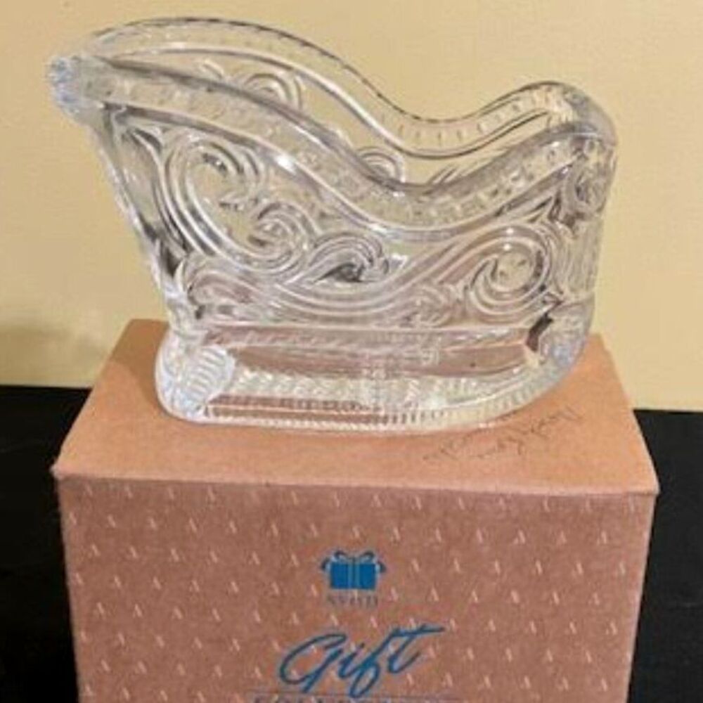 Vintage 1993 Avon 24% Lead Crystal Christmas Sleigh Bowl W/ Box